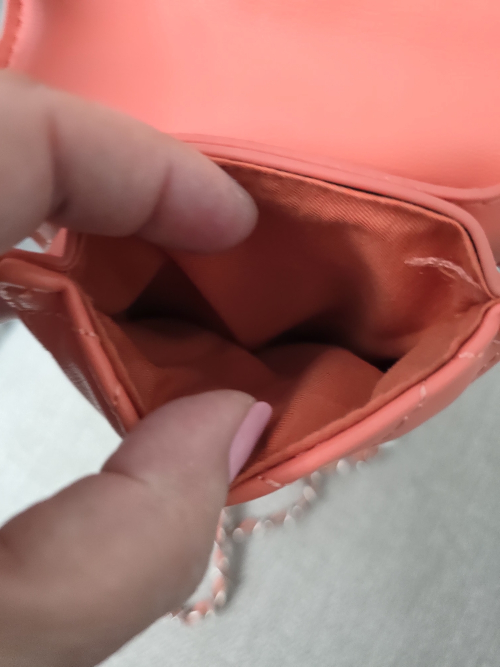 Badgley Mischka Coral Quilted Pearl Crossbody Phone Bag - Picture 4 of 5